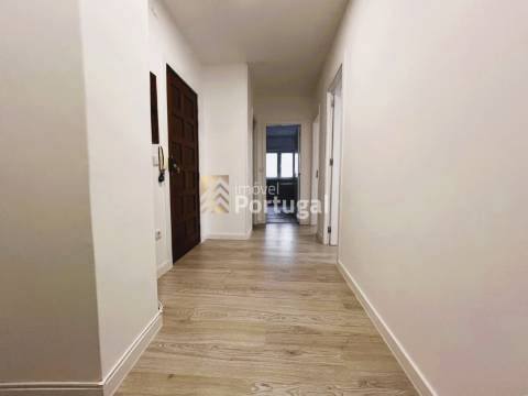 ARRENDA Apartamento T1  Remodelado, Mobilado e Equipado, na Zona do Tribunal