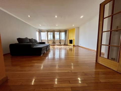 Venda Apartamento T3 Equipado e Semi-Mobilado