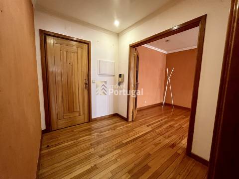 Venda Apartamento T3 Equipado e Semi-Mobilado