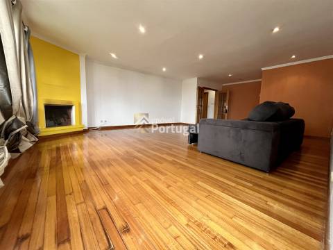 Venda Apartamento T3 Equipado e Semi-Mobilado