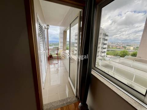 Venda Apartamento T3 Equipado e Semi-Mobilado