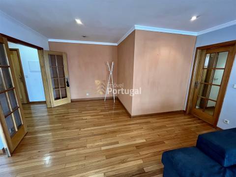 Venda Apartamento T3 Equipado e Semi-Mobilado