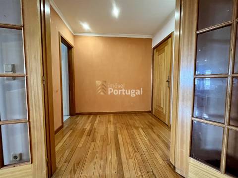 Venda Apartamento T3 Equipado e Semi-Mobilado