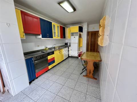 Venda Apartamento T3 Equipado e Semi-Mobilado