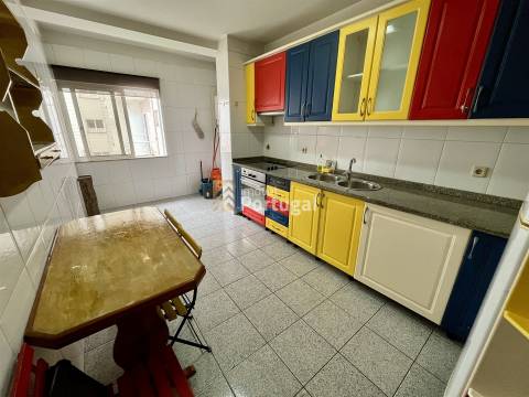 Venda Apartamento T3 Equipado e Semi-Mobilado