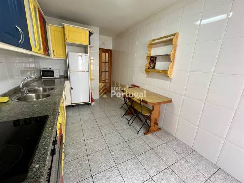 Venda Apartamento T3 Equipado e Semi-Mobilado