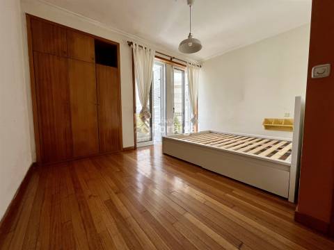 Venda Apartamento T3 Equipado e Semi-Mobilado