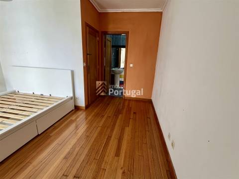 Venda Apartamento T3 Equipado e Semi-Mobilado