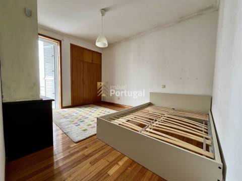 Venda Apartamento T3 Equipado e Semi-Mobilado