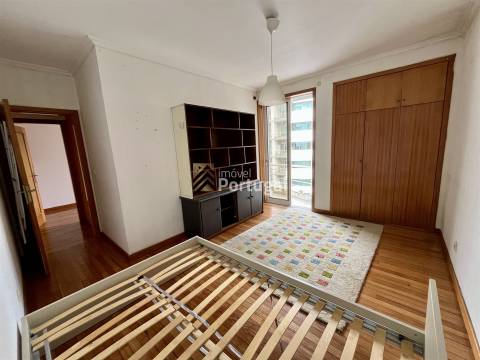 Venda Apartamento T3 Equipado e Semi-Mobilado