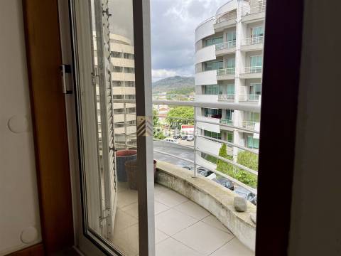 Venda Apartamento T3 Equipado e Semi-Mobilado