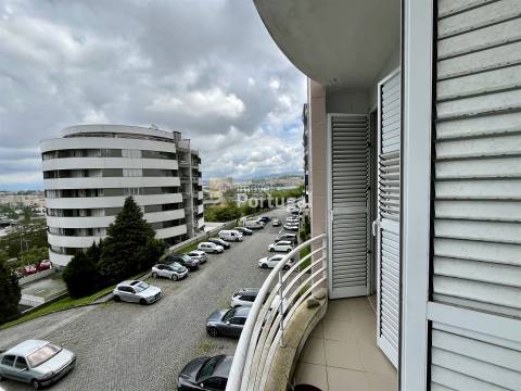 Venda Apartamento T3 Equipado e Semi-Mobilado