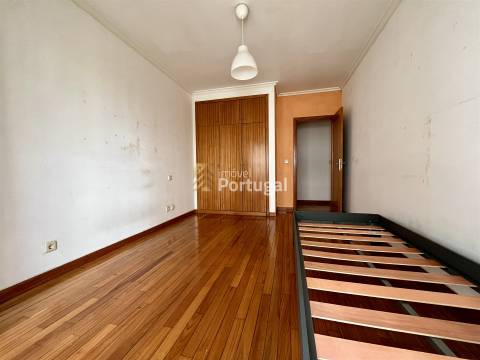 Venda Apartamento T3 Equipado e Semi-Mobilado