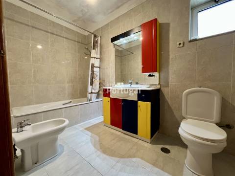 Venda Apartamento T3 Equipado e Semi-Mobilado