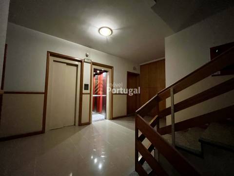 Venda Apartamento T3 Equipado e Semi-Mobilado