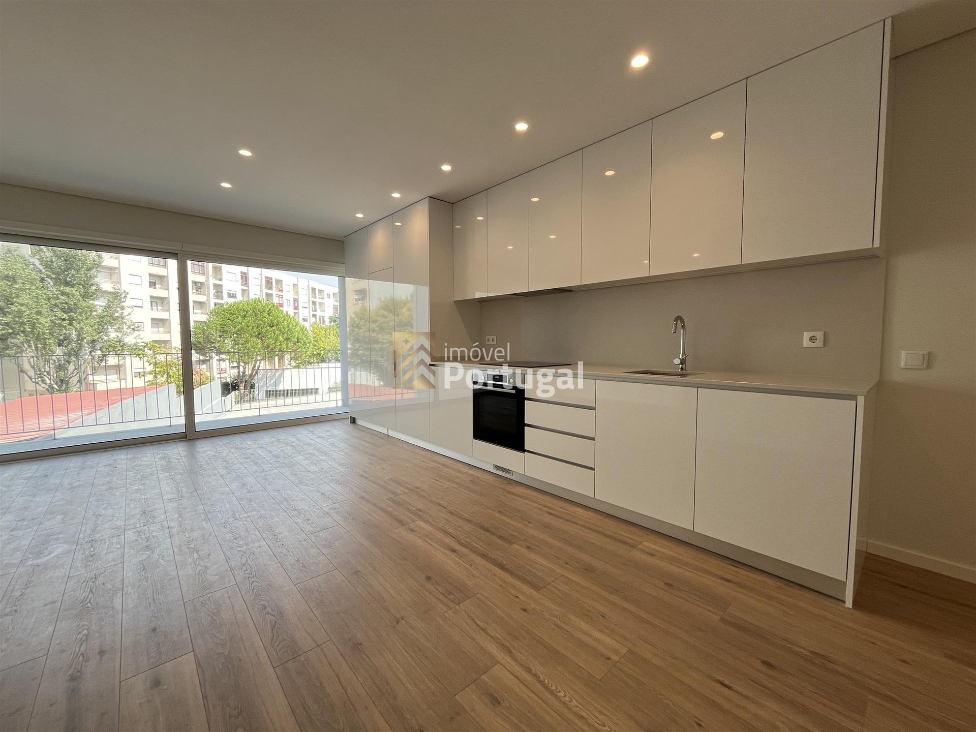 APARTAMENTO T2 COM TERRAÇO NOVO & PRONTA-ENTREGA