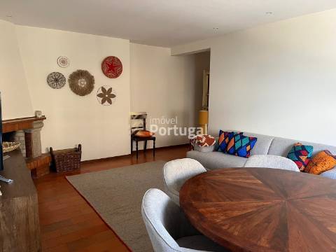 Arrenda Ap. T3 Mobilado, Equipado e Garagem Box