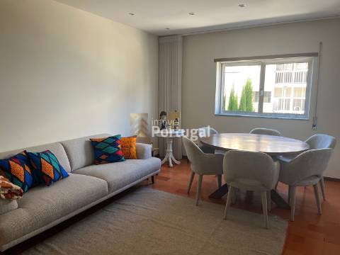 Arrenda Ap. T3 Mobilado, Equipado e Garagem Box