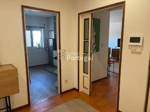 Arrenda Ap. T3 Mobilado, Equipado e Garagem Box