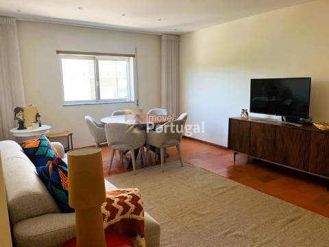 Arrenda Ap. T3 Mobilado, Equipado e Garagem Box