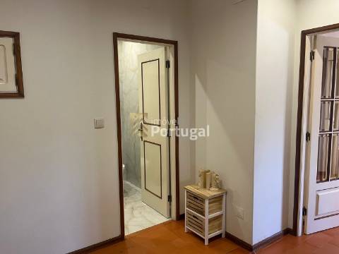 Arrenda Ap. T3 Mobilado, Equipado e Garagem Box