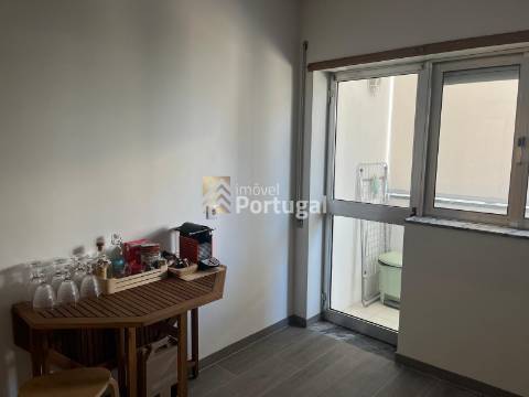 Arrenda Ap. T3 Mobilado, Equipado e Garagem Box