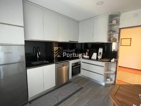 Arrenda Ap. T3 Mobilado, Equipado e Garagem Box