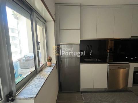 Arrenda Ap. T3 Mobilado, Equipado e Garagem Box