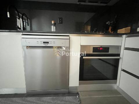 Arrenda Ap. T3 Mobilado, Equipado e Garagem Box