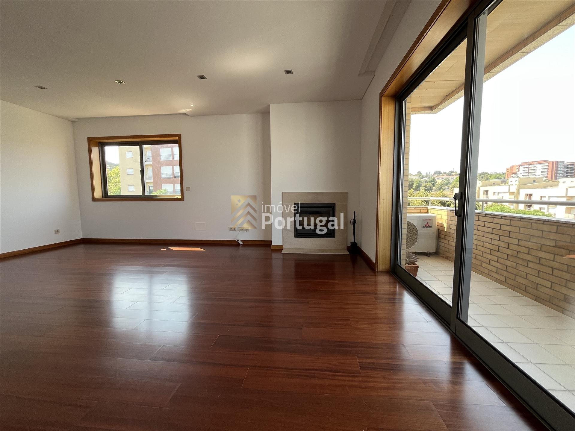 Arrenda Apartamento T3 de Luxo em Fraião, Braga.