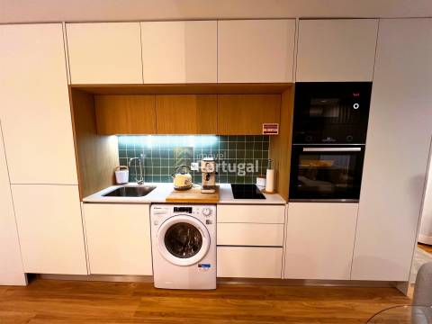 Arrenda Sofisticado Studio de Luxo Decorado, Equipado, Mobilado c/ Serviços e Faxinas