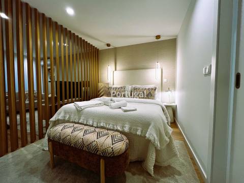 Arrenda Sofisticado Studio de Luxo Decorado, Equipado, Mobilado c/ Serviços e Faxinas