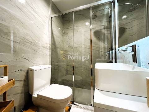 Arrenda Sofisticado Studio de Luxo Decorado, Equipado, Mobilado c/ Serviços e Faxinas