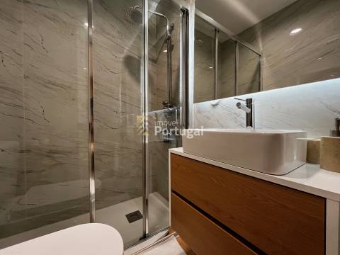 Arrenda Sofisticado Studio de Luxo Decorado, Equipado, Mobilado c/ Serviços e Faxinas