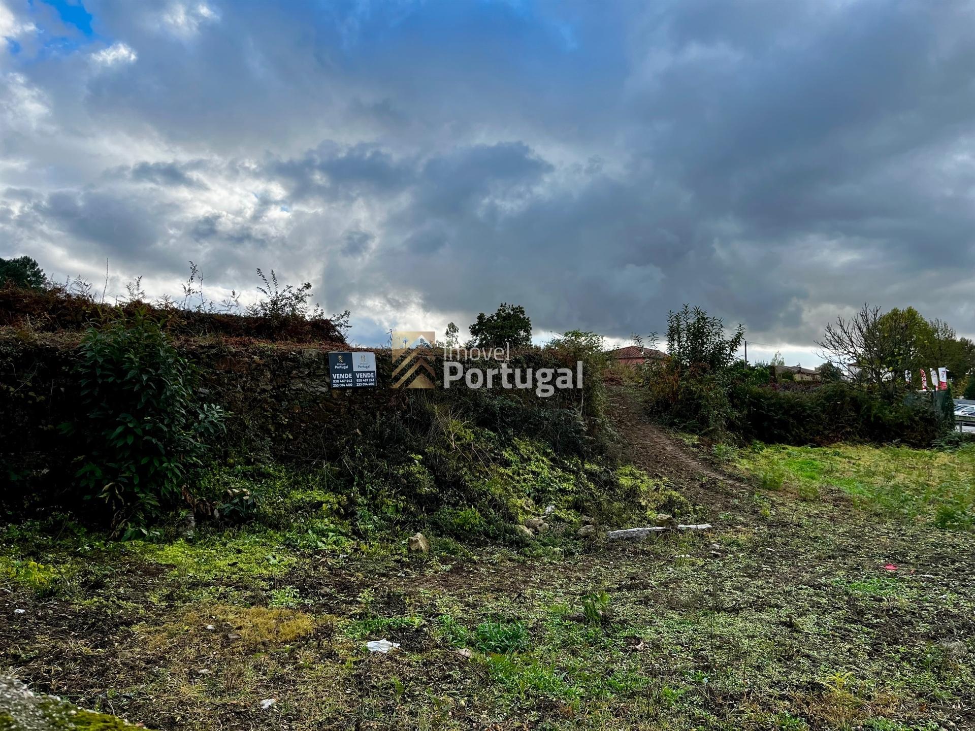 Artigos Rústico e Urbano - Ruína & Terreno para construção com 8,7ha