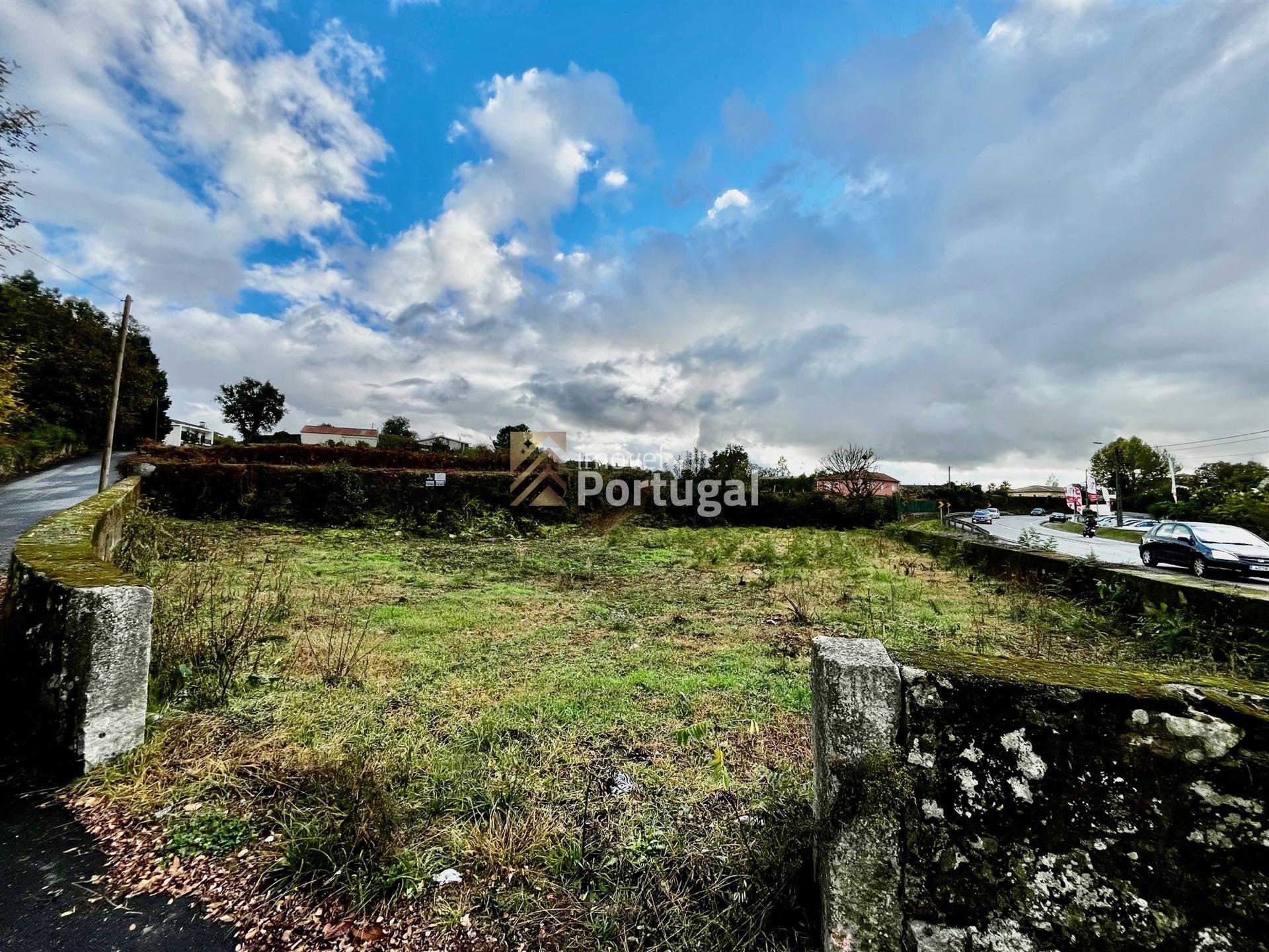 Artigos Rústico e Urbano - Ruína & Terreno para construção com 8,7ha