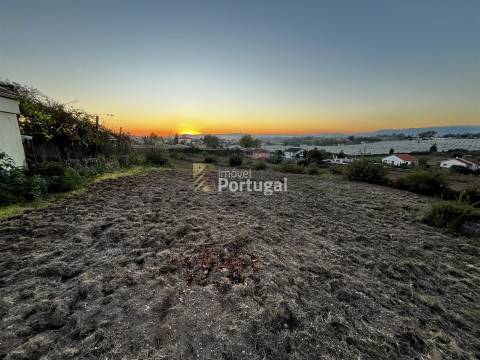 Artigos Rústico e Urbano - Ruína & Terreno para construção com 8,7ha