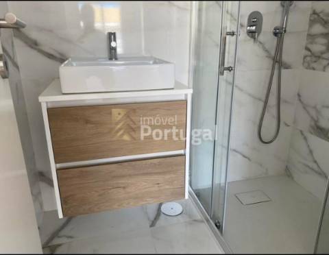 Arrenda T3 com suíte, equipado, com garagem e elevador