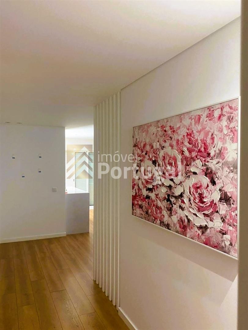 Arrenda T3 com suíte, equipado, com garagem e elevador