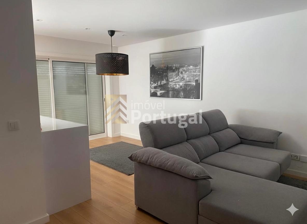 Arrenda T3 com suíte, equipado, com garagem e elevador