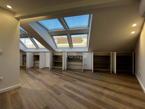 Rooftop T1 Novo para Arrendar no Centro Histórico de Braga