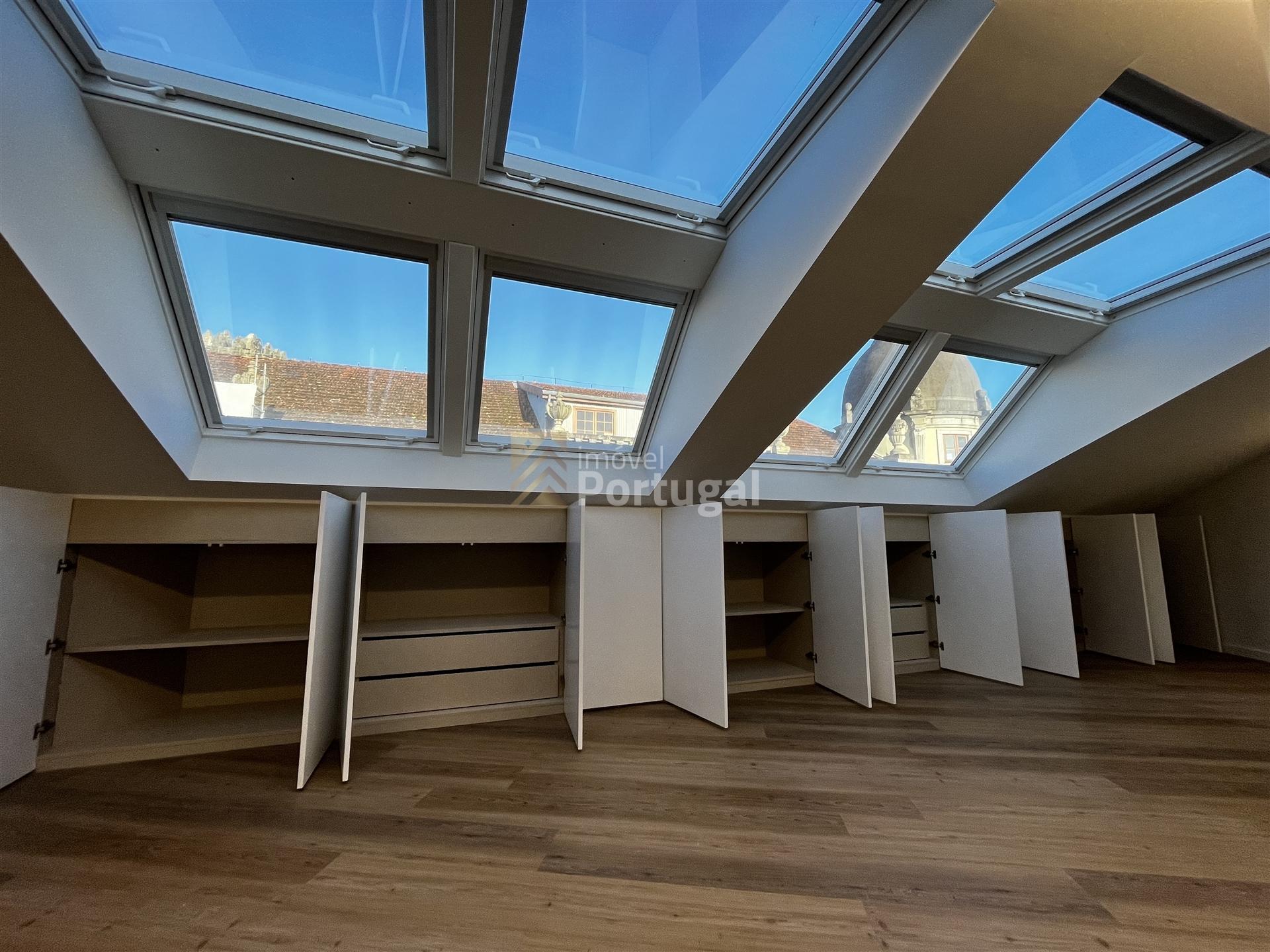 Rooftop T1 Novo para Arrendar no Centro Histórico de Braga