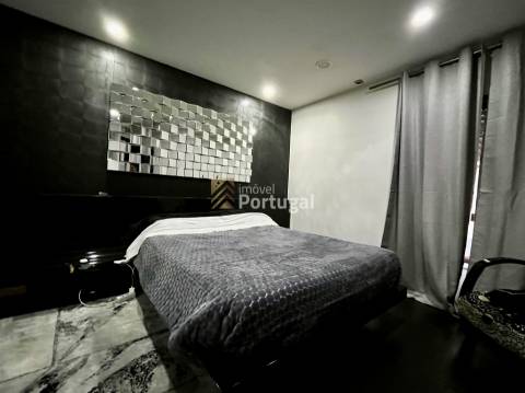 Amplo Ap. T4 Equipado, Prédio com Garagem Box e 2 Elevadores