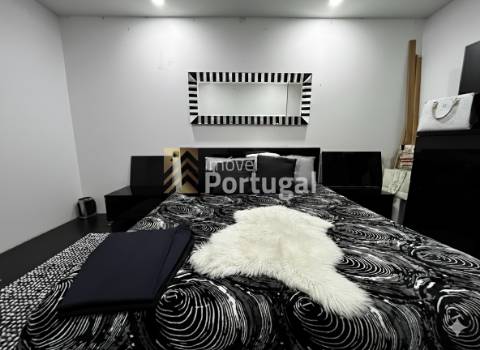 Amplo Ap. T4 Equipado, Prédio com Garagem Box e 2 Elevadores