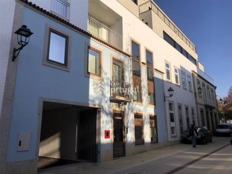Arrenda Ap. T2 equipado com elevador e garagem - Centro Histórico de Barcelos