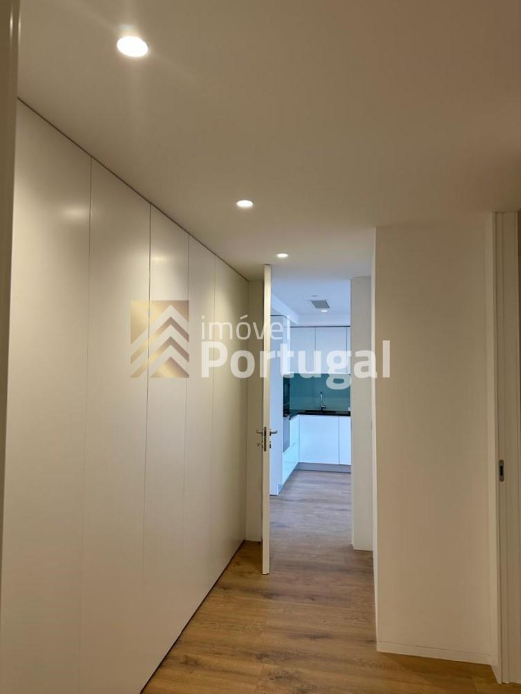 Arrenda Ap. T2 equipado com elevador e garagem - Centro Histórico de Barcelos