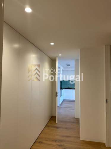 Arrenda Ap. T2 equipado com elevador e garagem - Centro Histórico de Barcelos