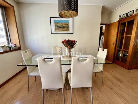 Venda - Apartamento T3 com Área de Lazer Privada