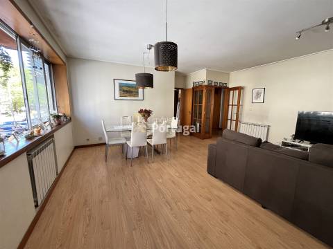 Venda - Apartamento T3 com Área de Lazer Privada