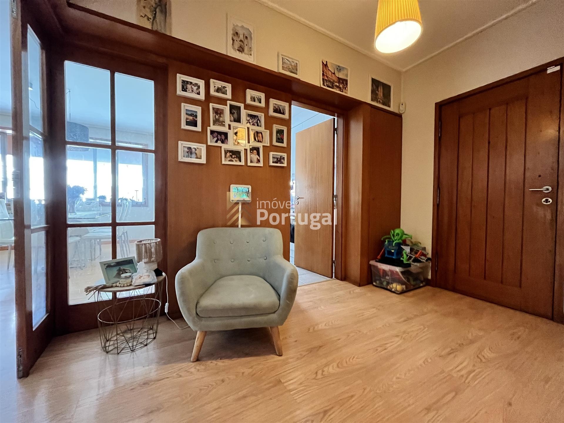 Venda - Apartamento T3 com Área de Lazer Privada